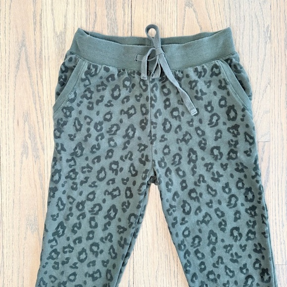 Z Supply Women’s The Animal Flocked Leopard Print Joggers in Olive Green Size S - Picture 2 of 11